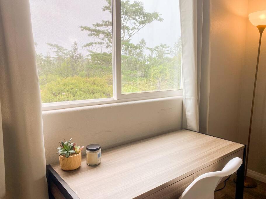 Hibiscus Hale, Full Kitchen, King Bed, Parking Lägenhet Keaau Exteriör bild