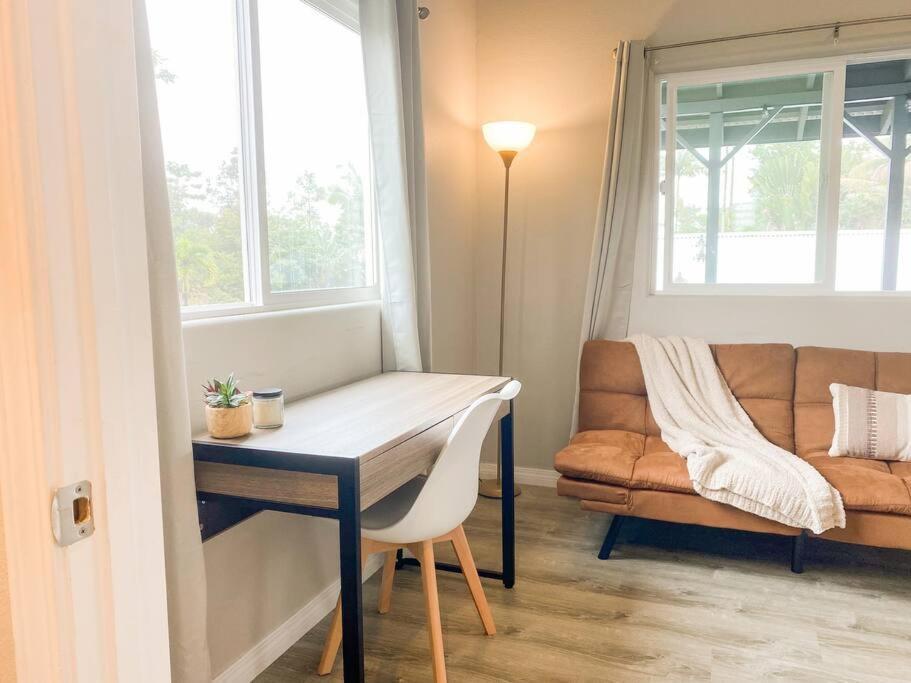 Hibiscus Hale, Full Kitchen, King Bed, Parking Lägenhet Keaau Exteriör bild
