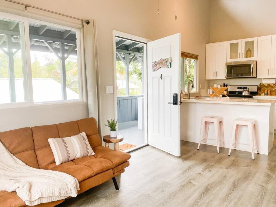 Hibiscus Hale, Full Kitchen, King Bed, Parking Lägenhet Keaau Exteriör bild